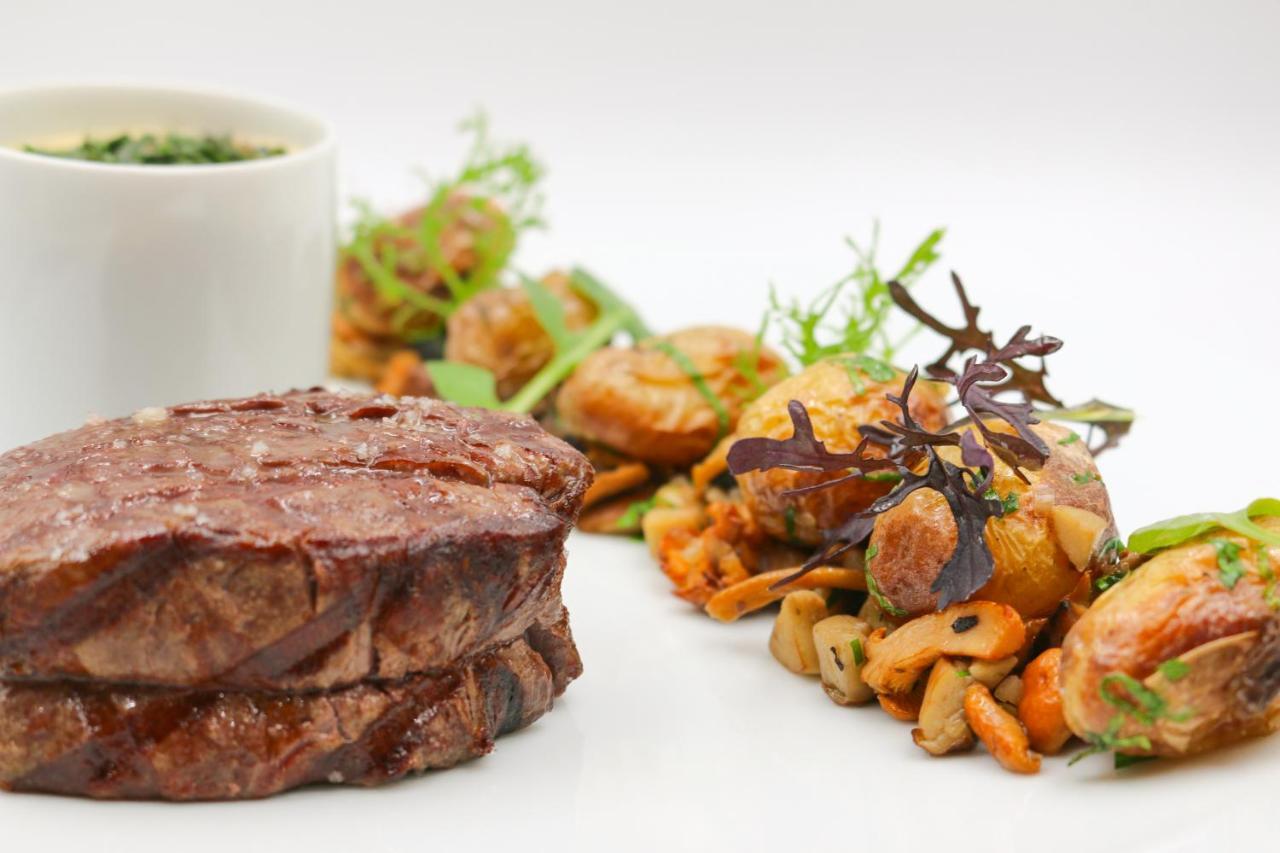 Hotel De La Cigogne Geneva Ngoại thất bức ảnh A steak prepared with the dry-aging technique