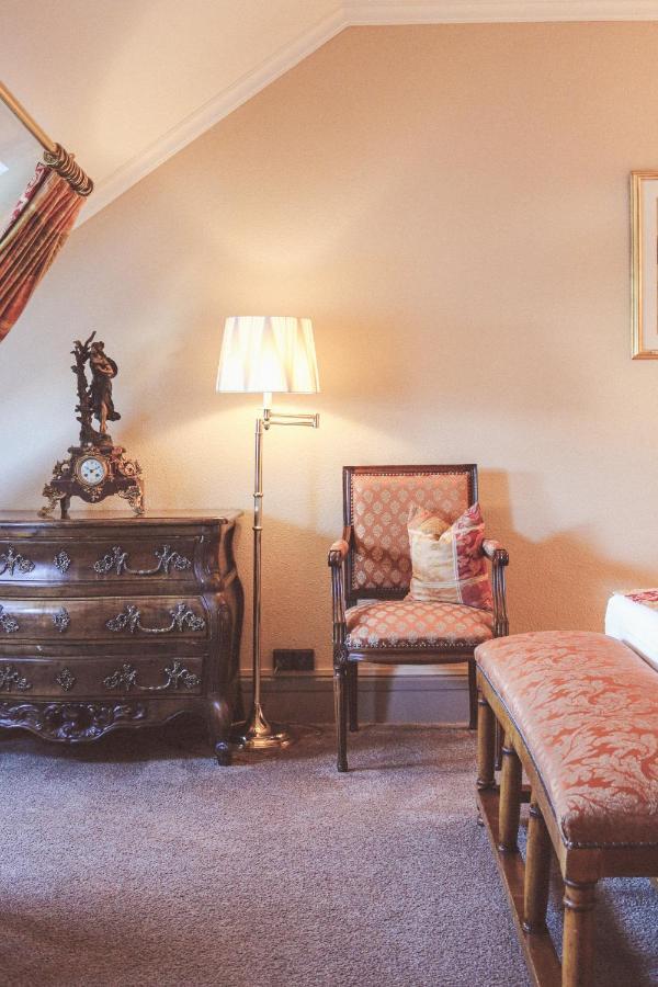 Hotel De La Cigogne Geneva Ngoại thất bức ảnh A floor lamp