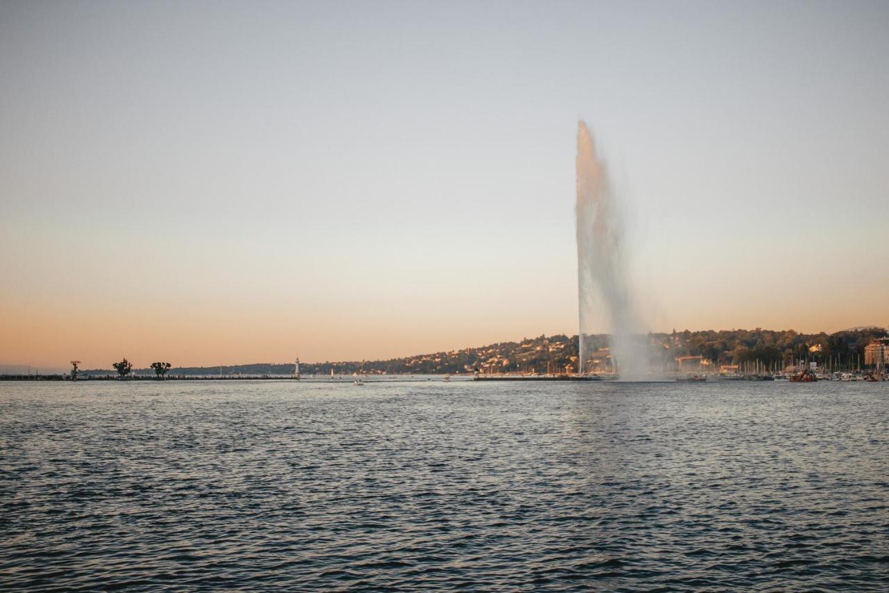 Hotel De La Cigogne Geneva Ngoại thất bức ảnh The fountain at sunset