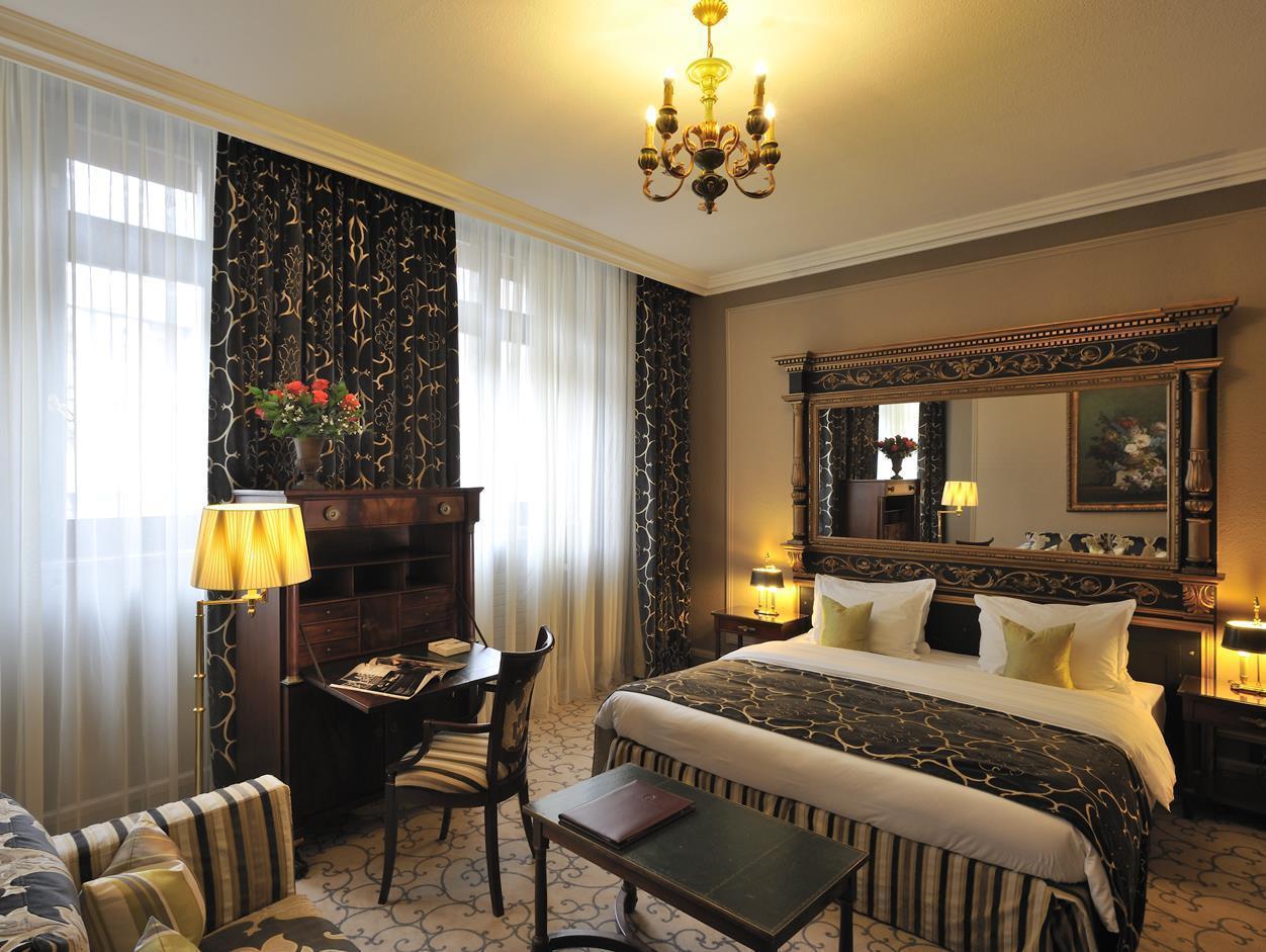 Hotel De La Cigogne Geneva Ngoại thất bức ảnh A room at the hotel
