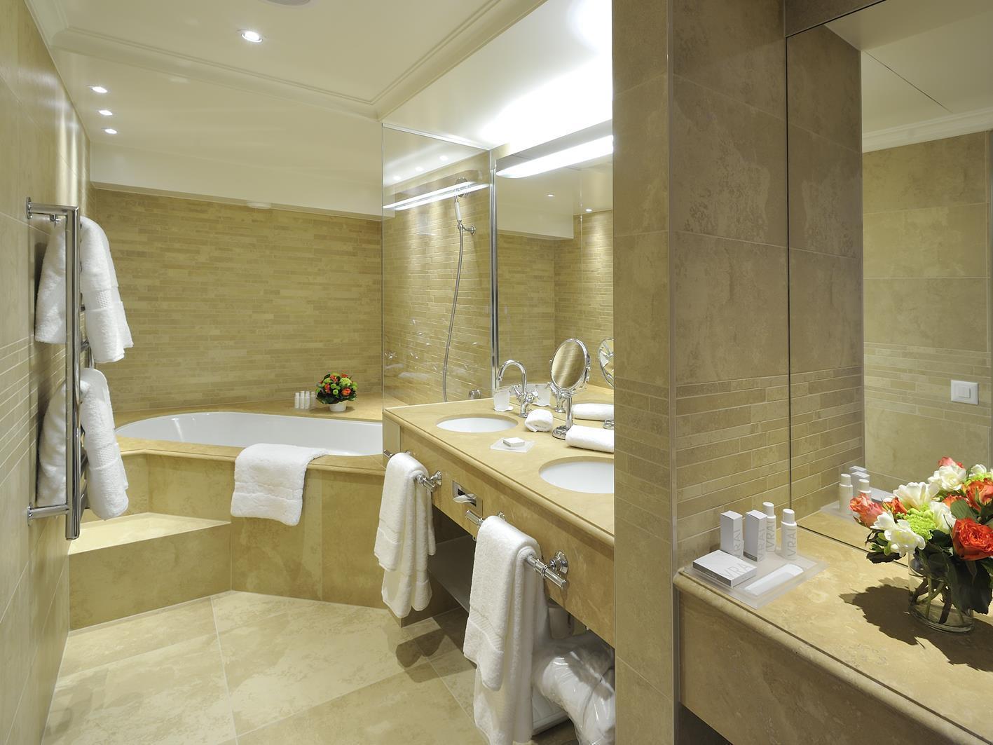 Hotel De La Cigogne Geneva Ngoại thất bức ảnh Bathroom
