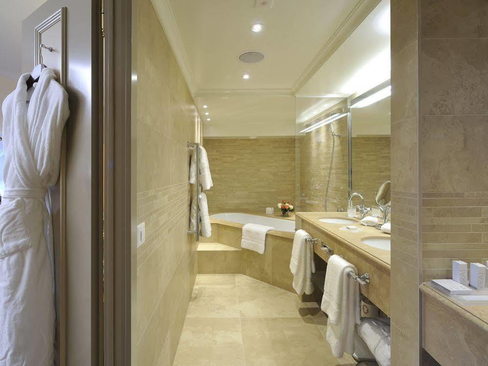 Hotel De La Cigogne Geneva Ngoại thất bức ảnh Bathroom
